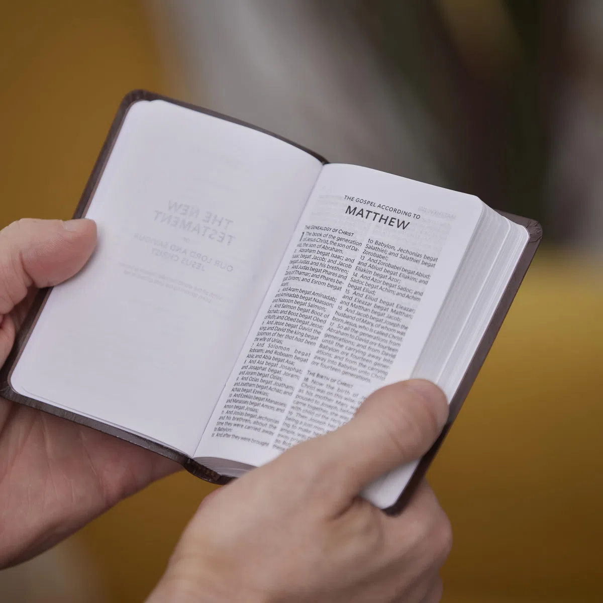 KJV Holy Bible: Pocket New Testament with Psalms and Proverbs, Black Leatherflex, Red Letter, Comfort Print: King James Version