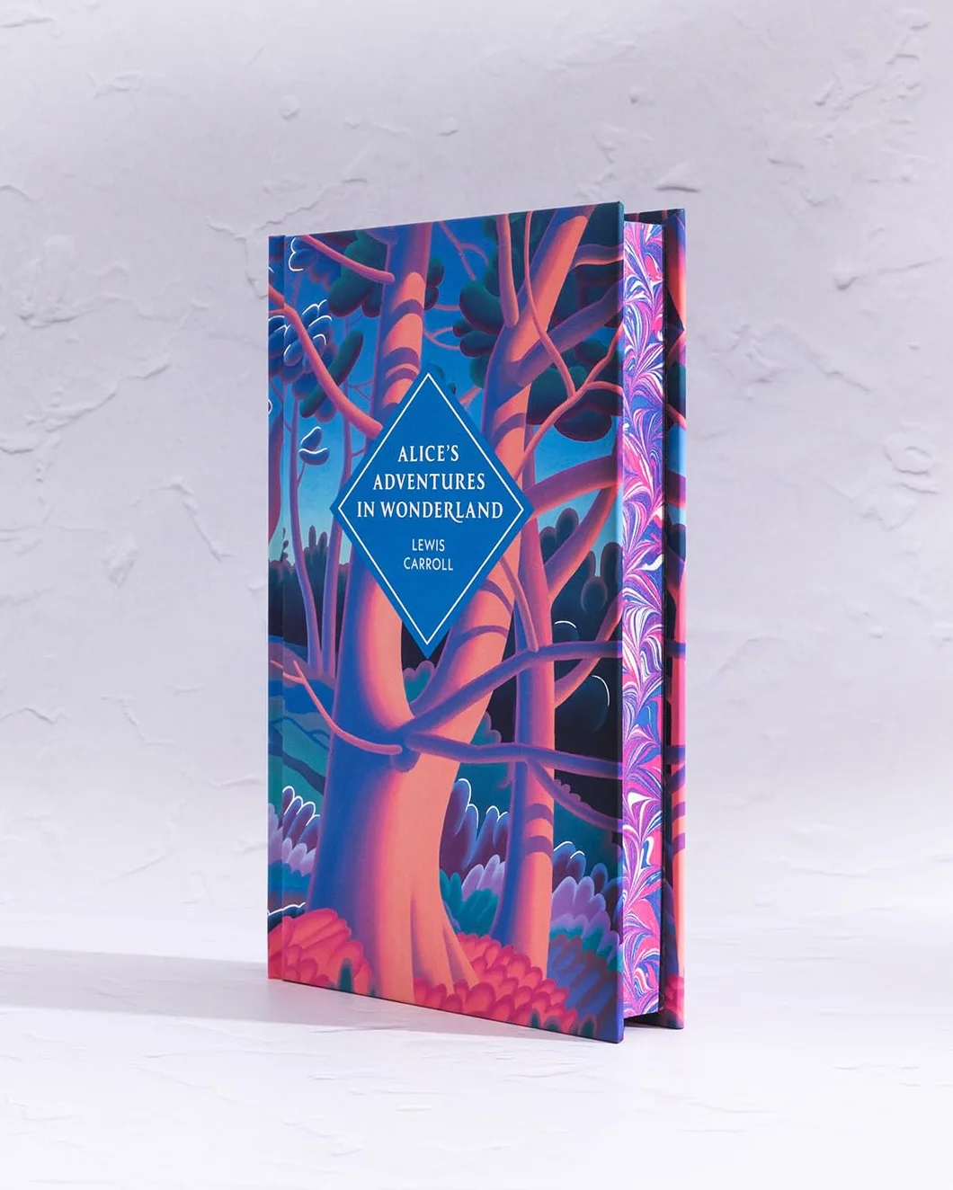 Alice's Adventures in Wonderland and Through the Looking Glass: A sprayed edge gift edition of Carroll's magical classic with marbled endpapers, printed edges, beautiful paper and ribbon