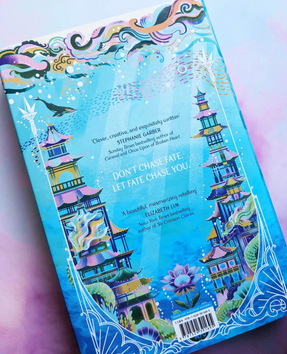 The Girl Who Fell Beneath the Sea: the New York Times bestselling magical fantasy