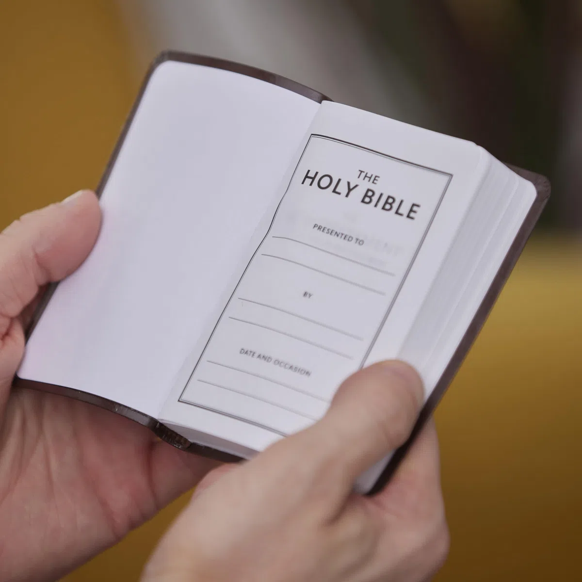 KJV Holy Bible: Pocket New Testament with Psalms and Proverbs, Black Leatherflex, Red Letter, Comfort Print: King James Version