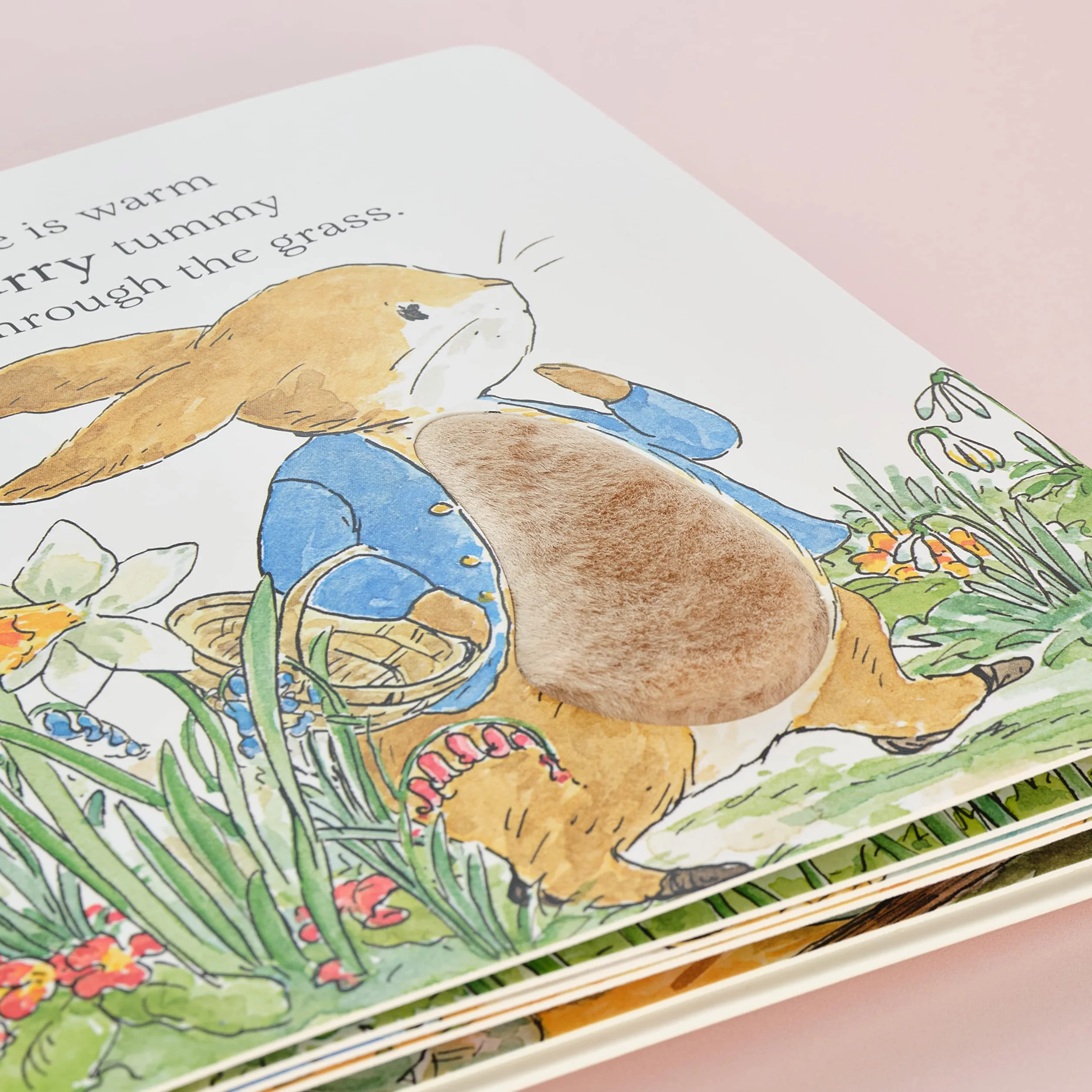 Peter Rabbit A Fluffy Easter Tale: A touch-and-feel book