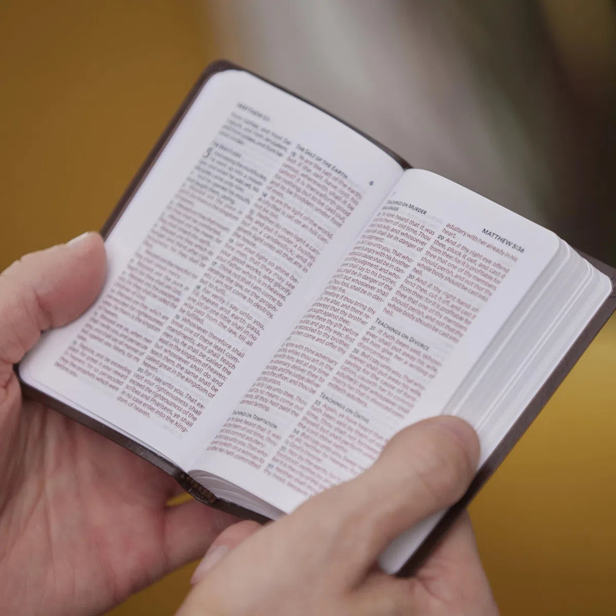 KJV Holy Bible: Pocket New Testament with Psalms and Proverbs, Black Leatherflex, Red Letter, Comfort Print: King James Version