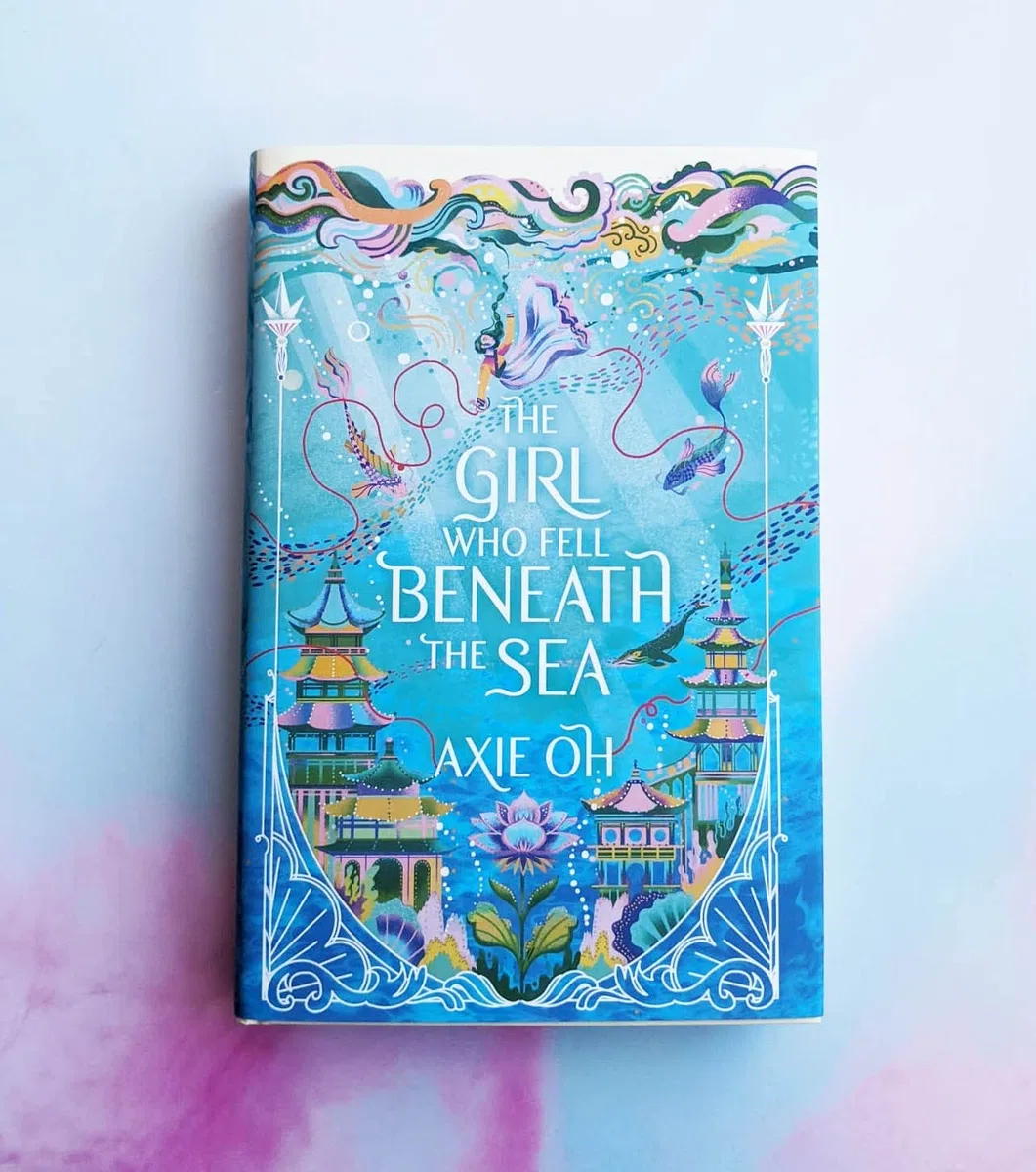 The Girl Who Fell Beneath the Sea: the New York Times bestselling magical fantasy