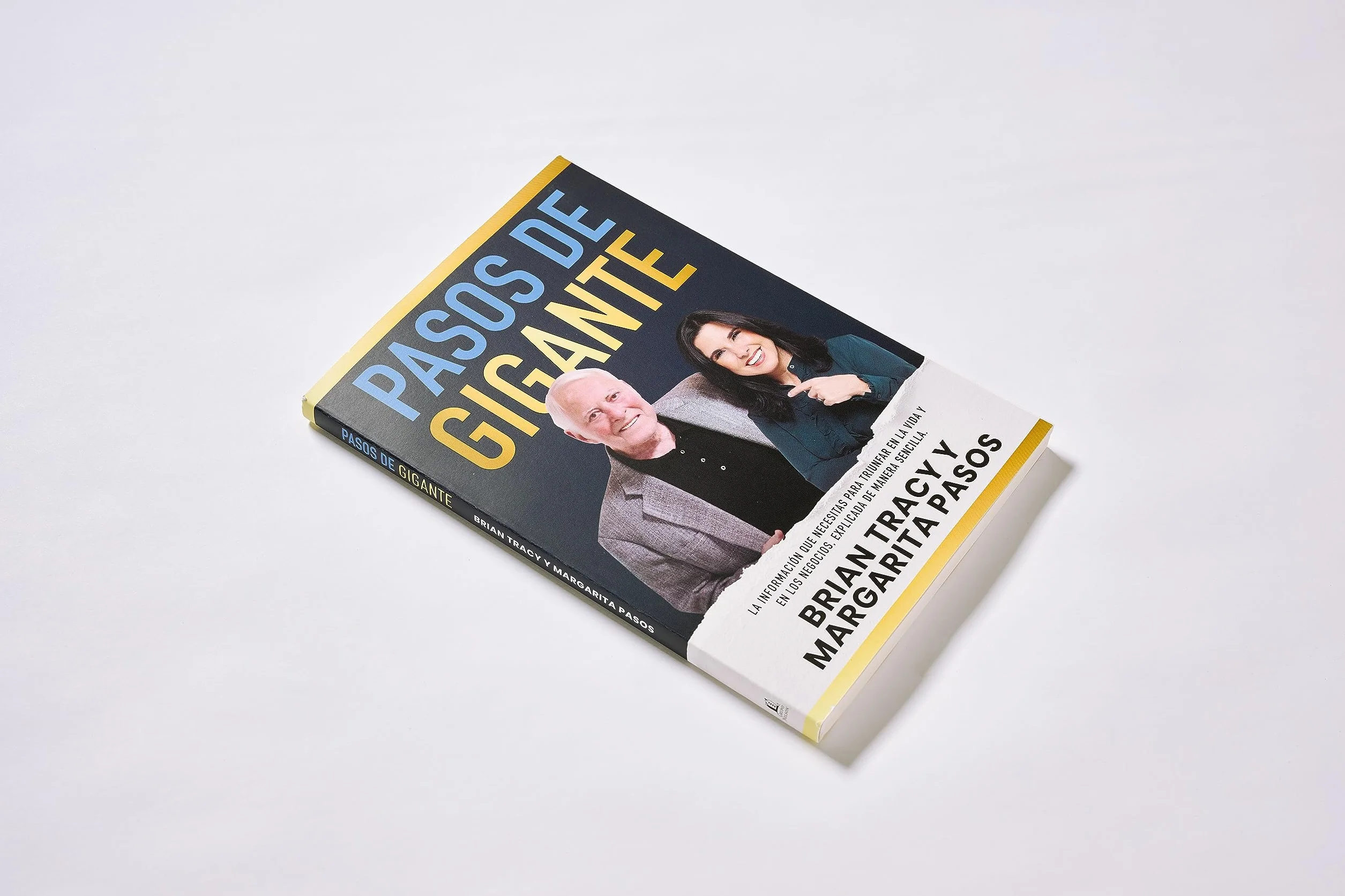 Pasos de Gigante: La Información Que Necesitas Para Triunfar En La Vida Y En Los Negocios, Explicada de Manera Sencilla